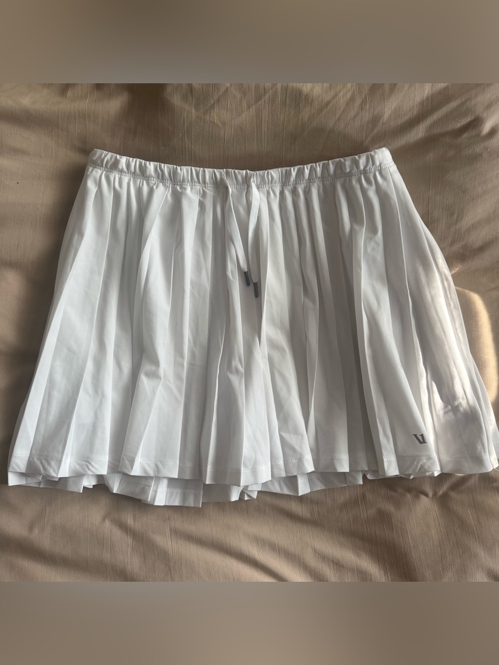 VUORI white golf tennis skirt with built in shorts 
Clementine Pleated Skirt SM